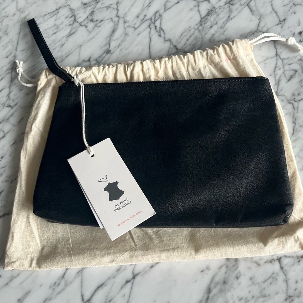 Apple Leather Clutch | Black